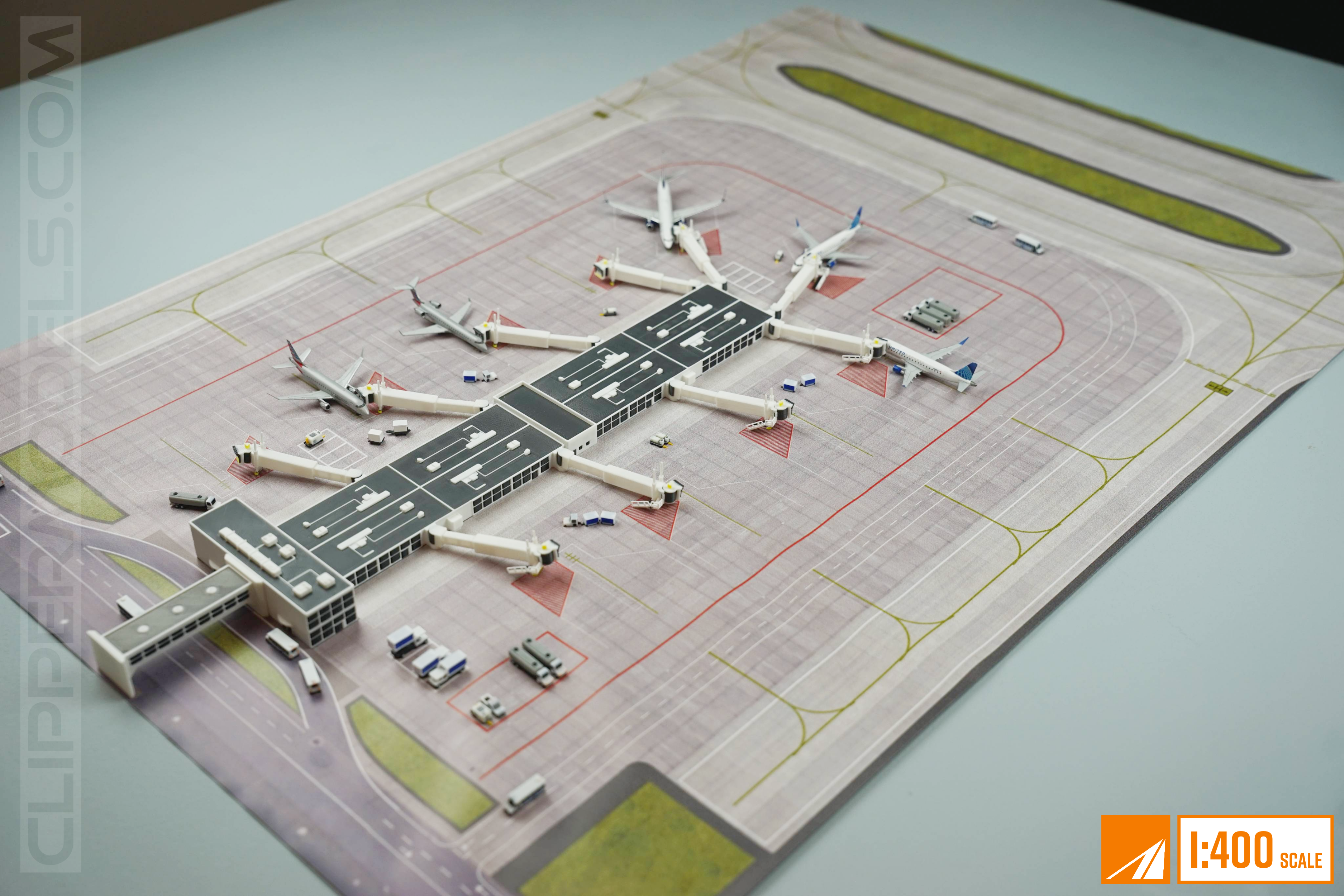 1:400 Regional Airport Concourse/ Terminal