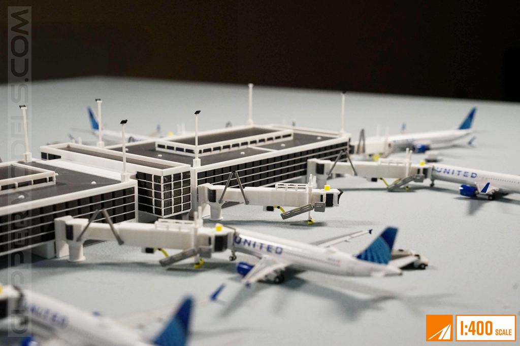 1:400 Model Airport Terminal/ Concourse V2