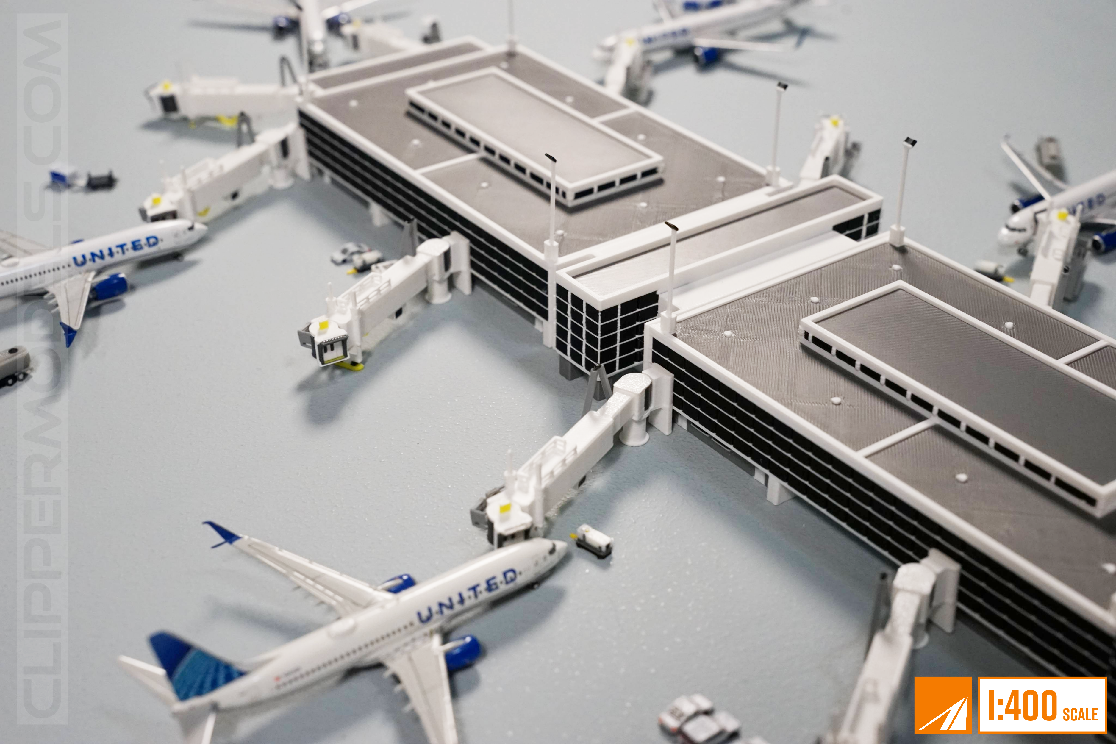 1:400 Model Airport Terminal/ Concourse V2