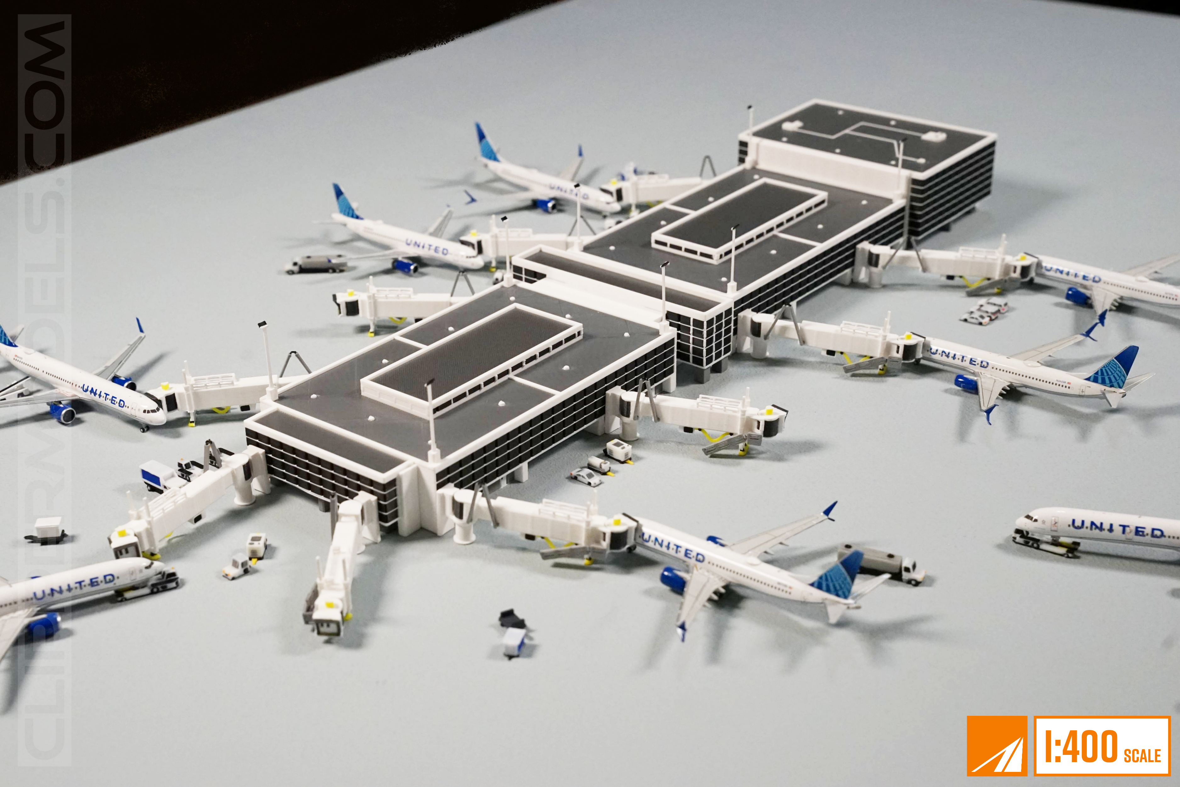 1:400 Model Airport Terminal/ Concourse V2