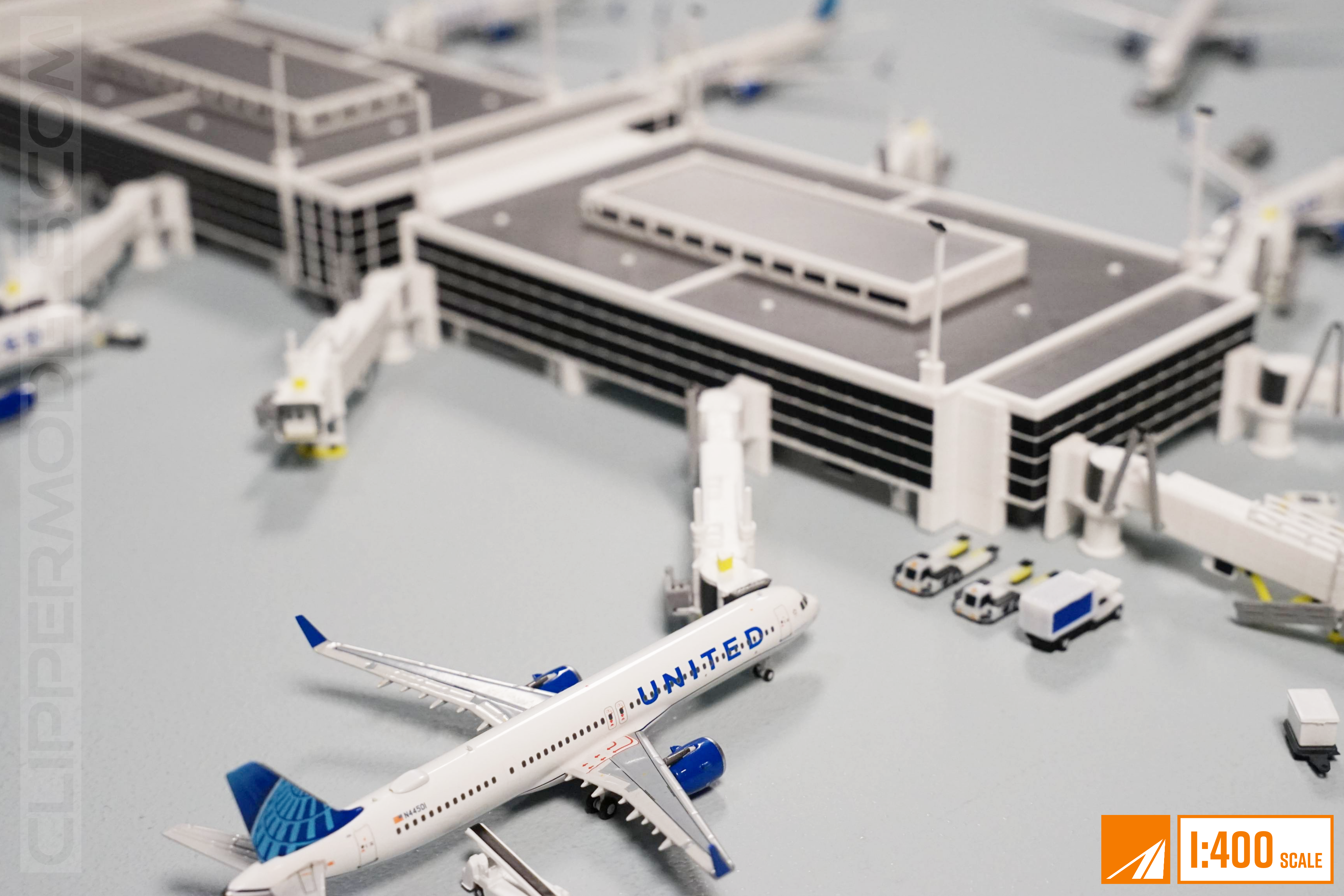 1:400 Model Airport Terminal/ Concourse V2