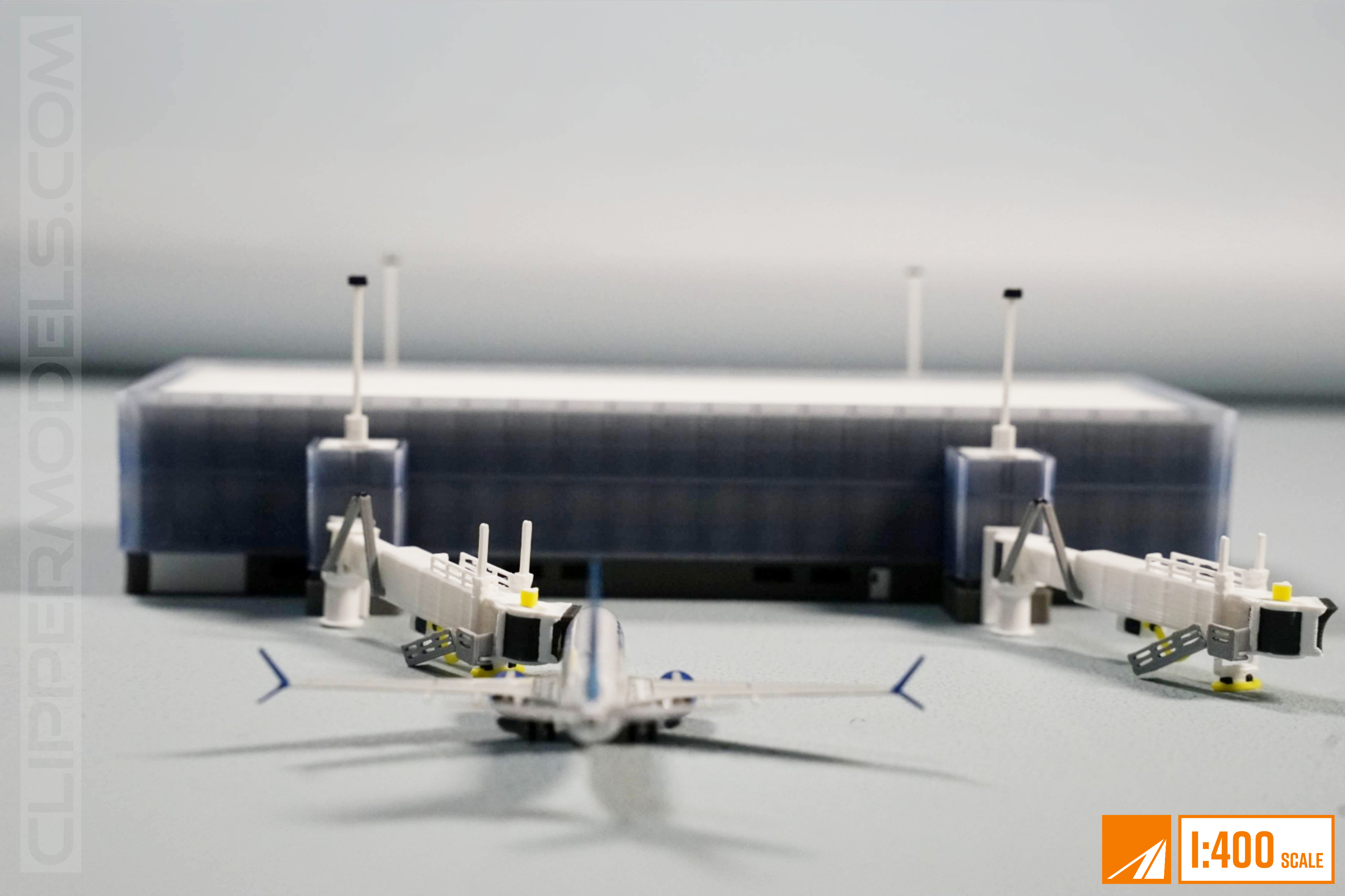 The Airport Concourse (1:400 Model Airport Terminal with Glass facade) | Starter Set