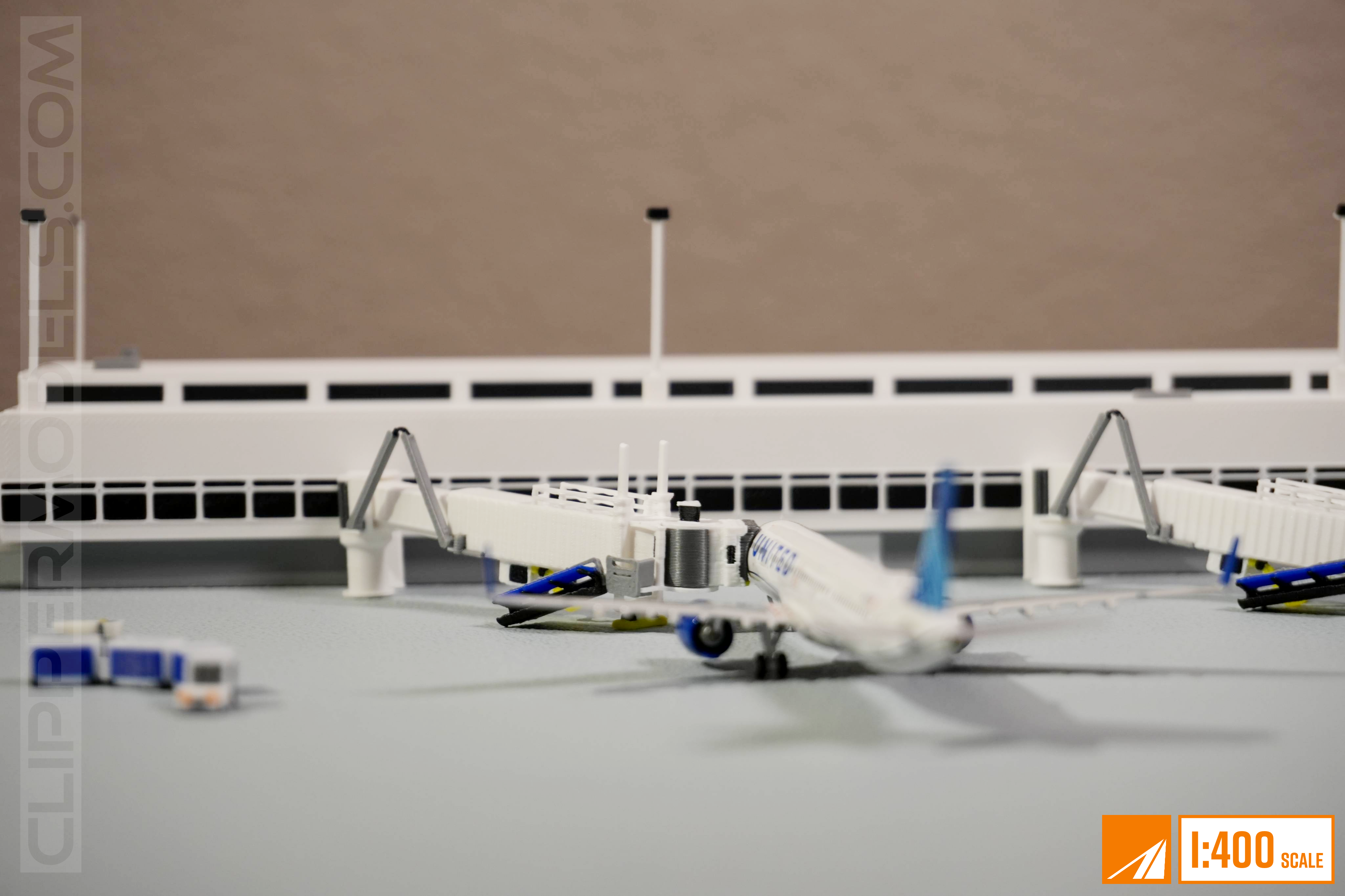 1:400 Aircraft Jetbridge (Signature)