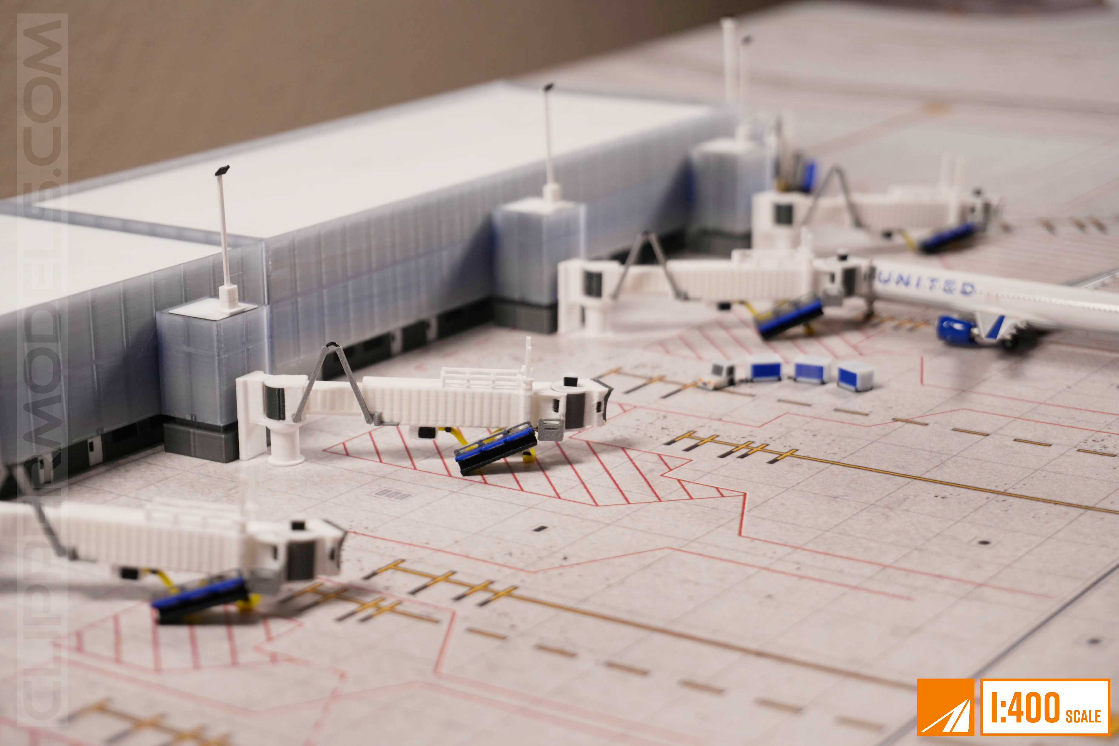 1:400 Aircraft Jetbridge (Signature)
