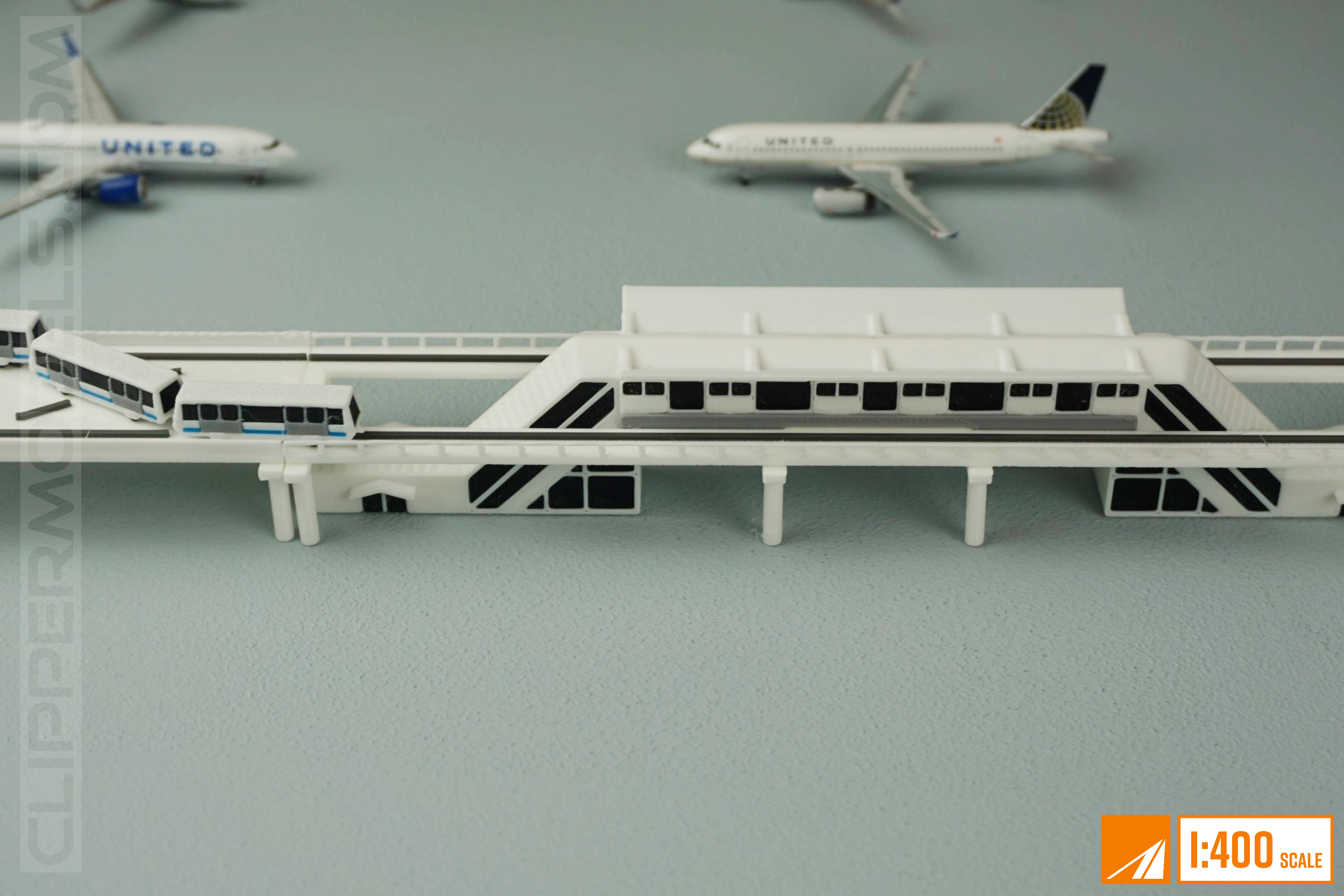 1:400 Automatic People Mover Train (Style 1) | Model Airport Add-on