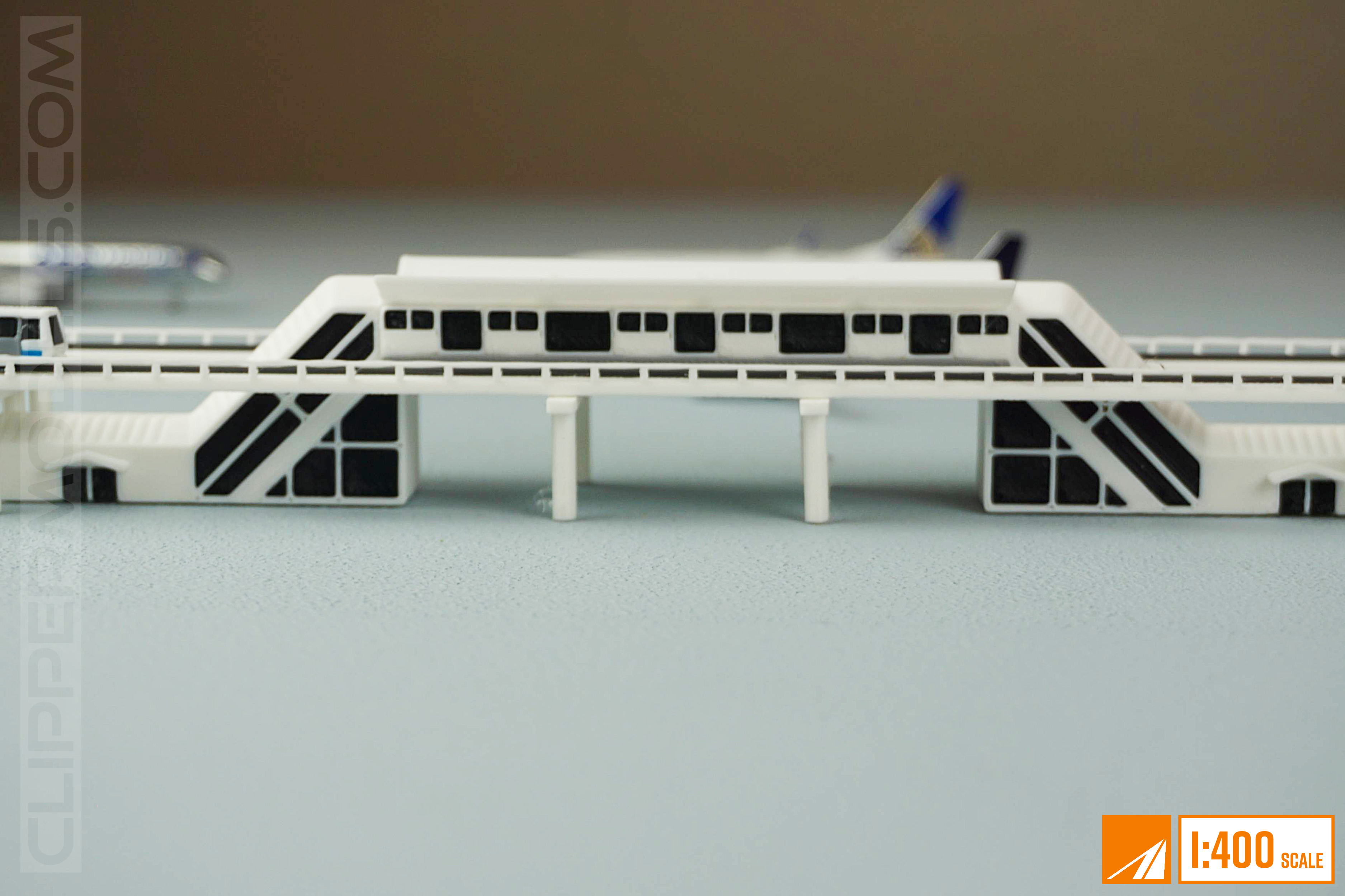 1:400 Automatic People Mover Train (Style 1) | Model Airport Add-on